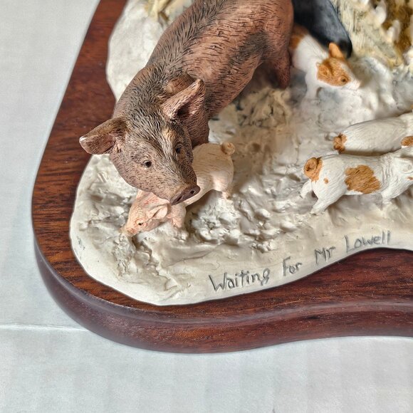 Lowell Davis "Waiting For Mr Lowell" Christmas 1993 Figurine Pigs Chickens - Picture 2 of 12